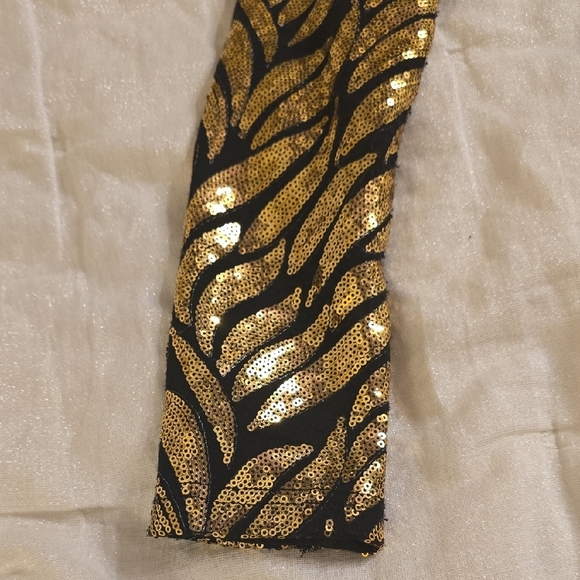 Ark & Co Gold and Black One Shoulder Sequin Dress - mordernwear.com